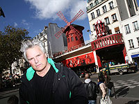 Richard touring Paris